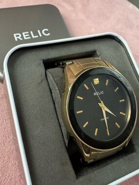 Relic Gold Tone Watch Black Dial Diamond Accent Stainless Steel w/ Box